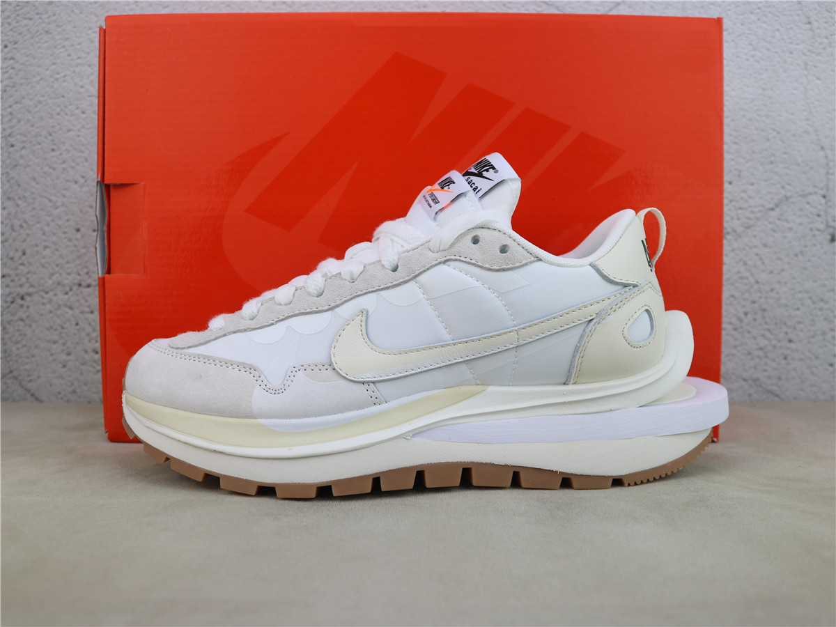 Sacai X Nike Vaporwaffle Sail Gum DD1875-100